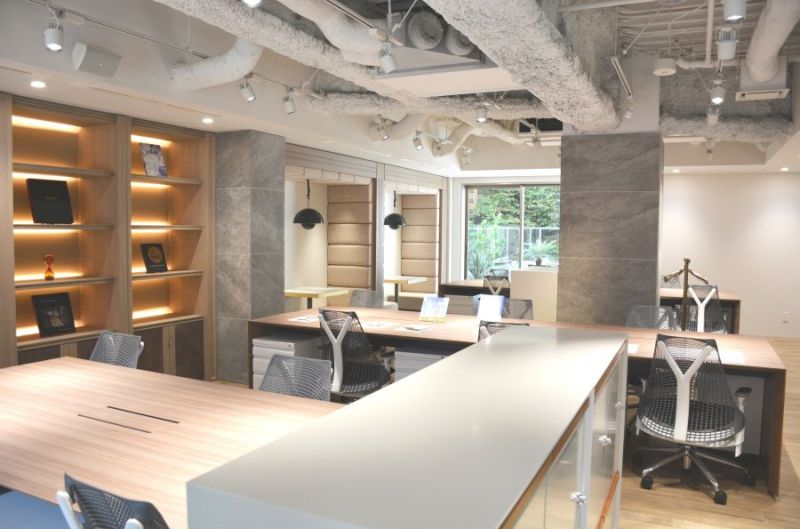 空間や設備、調度類等のデザイン性と柔軟な働き方への対応力を意識したオフィスフロア